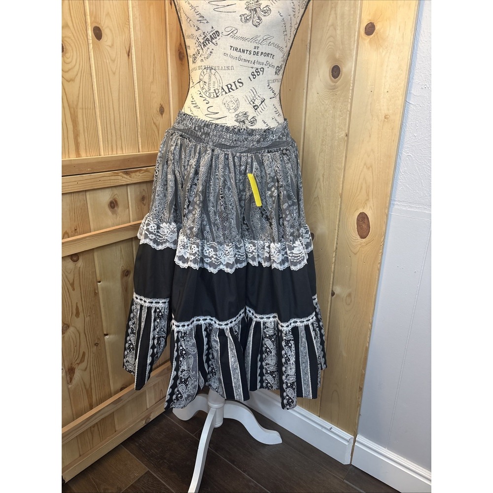 NWT Square Up Western Circle Skirt  Black White Paisley Lace Floral Large W/belt